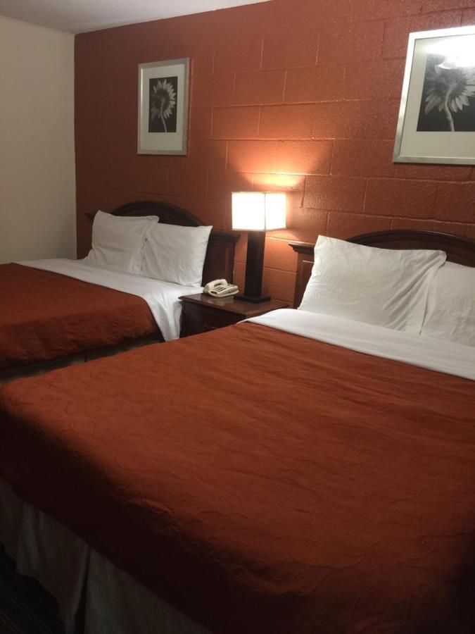 Hope Inn Lenox Extérieur photo