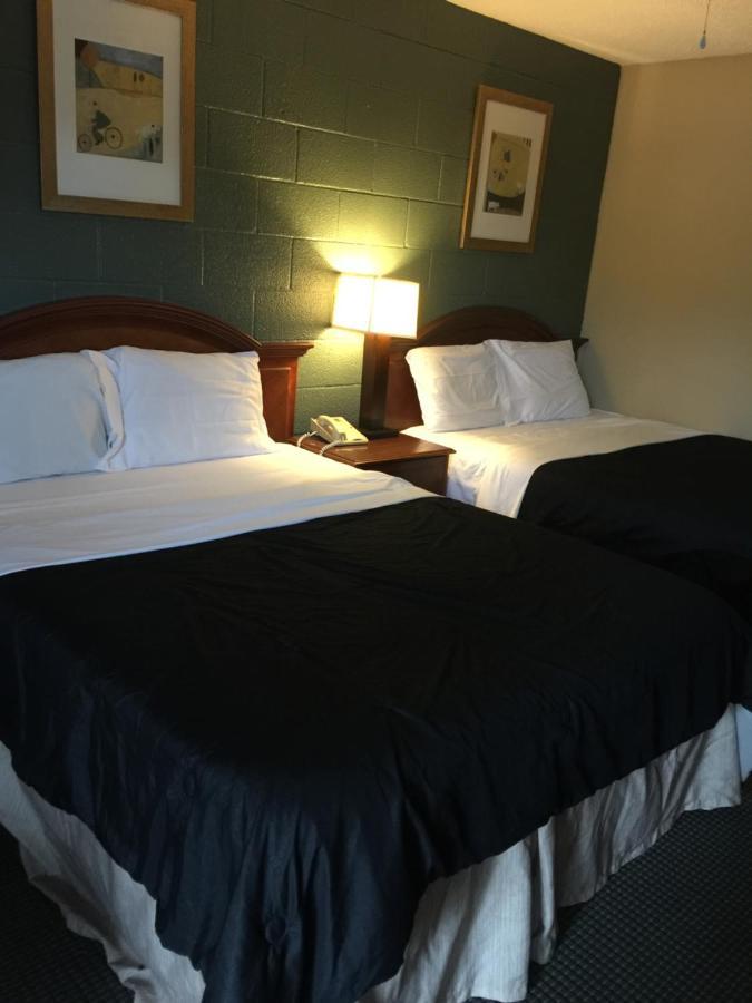 Hope Inn Lenox Extérieur photo