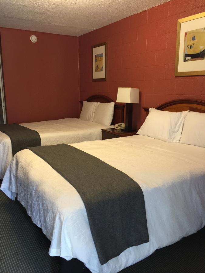 Hope Inn Lenox Extérieur photo