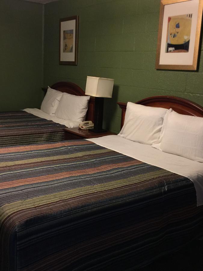 Hope Inn Lenox Extérieur photo