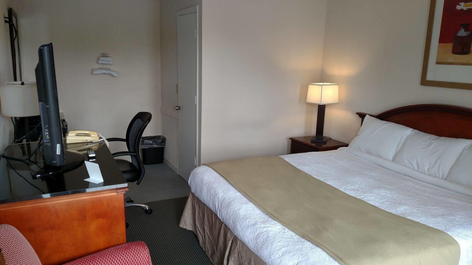 Hope Inn Lenox Extérieur photo
