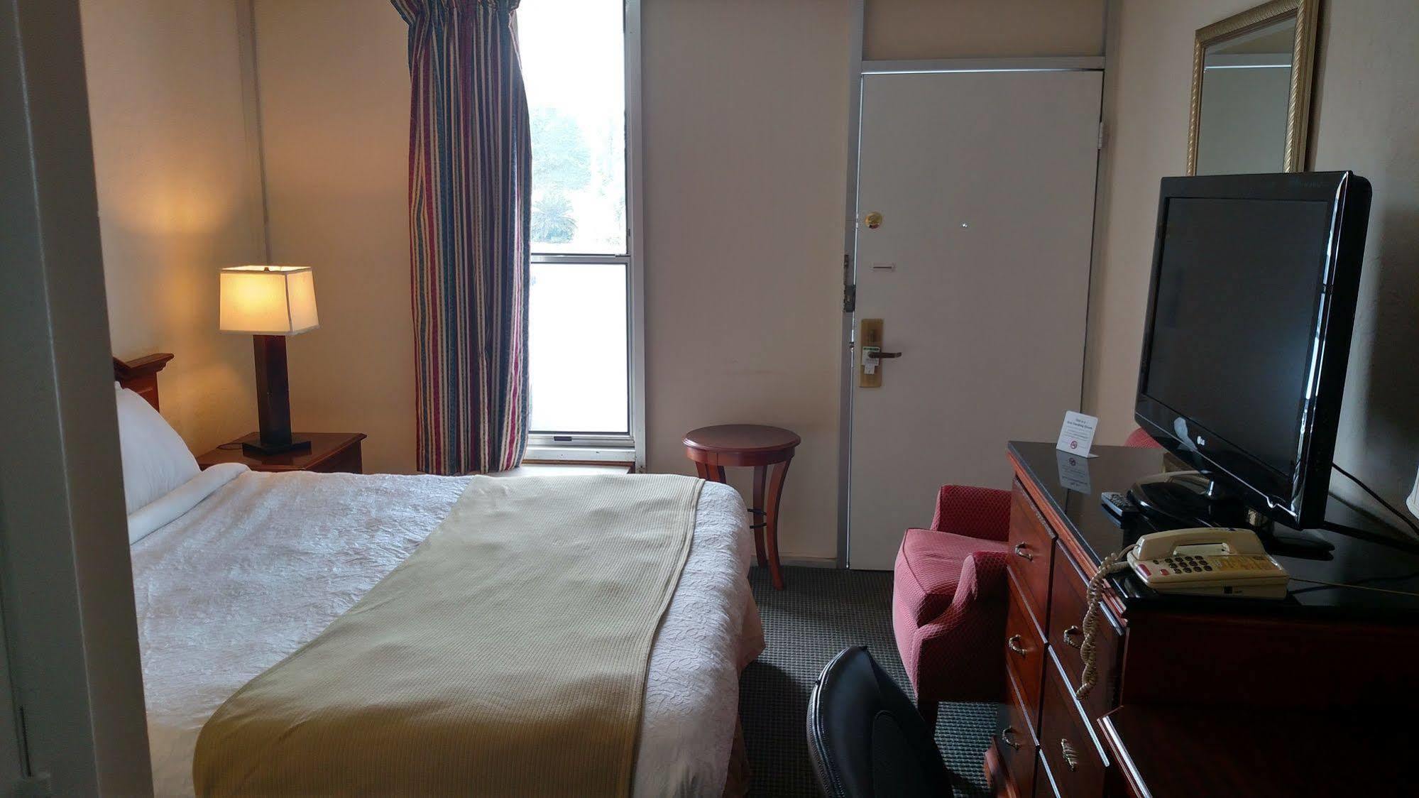 Hope Inn Lenox Extérieur photo