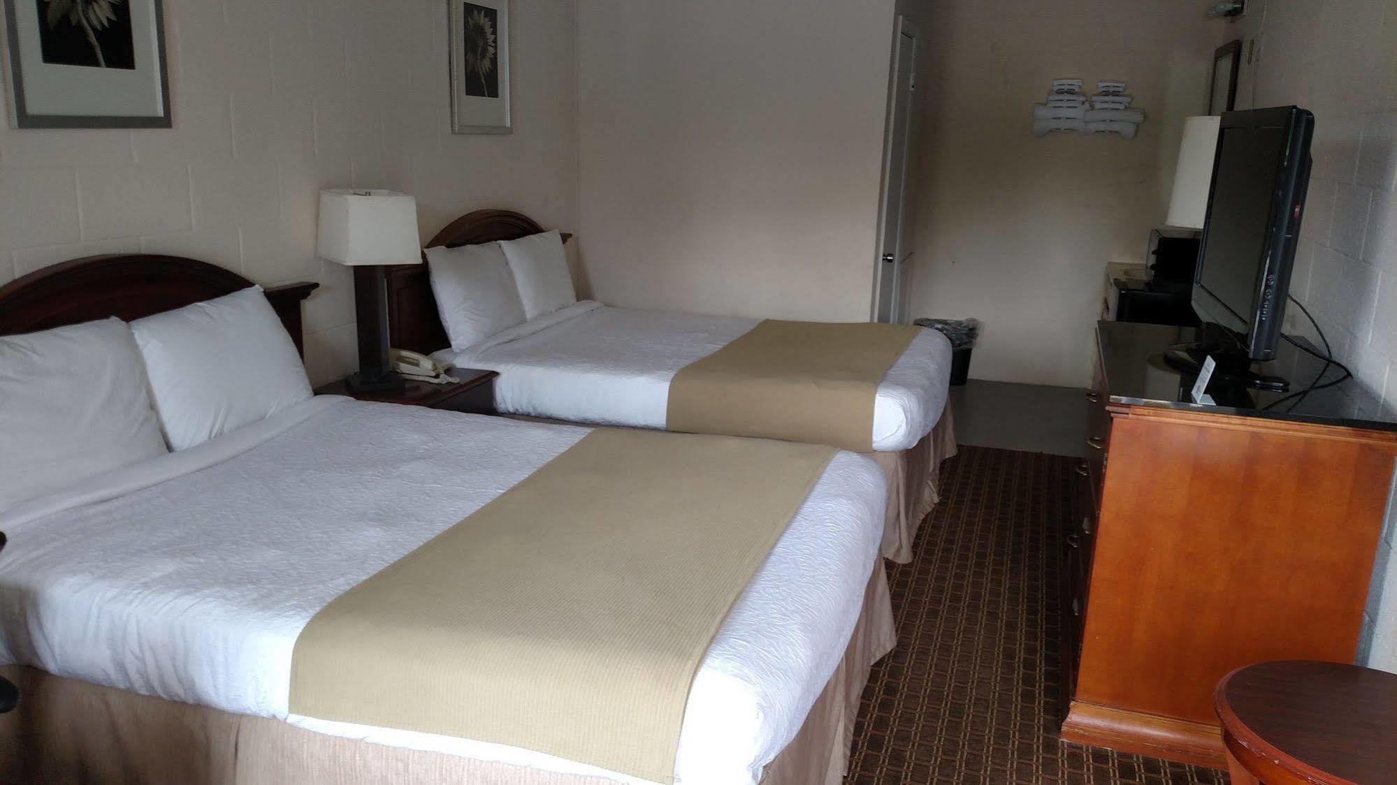 Hope Inn Lenox Extérieur photo