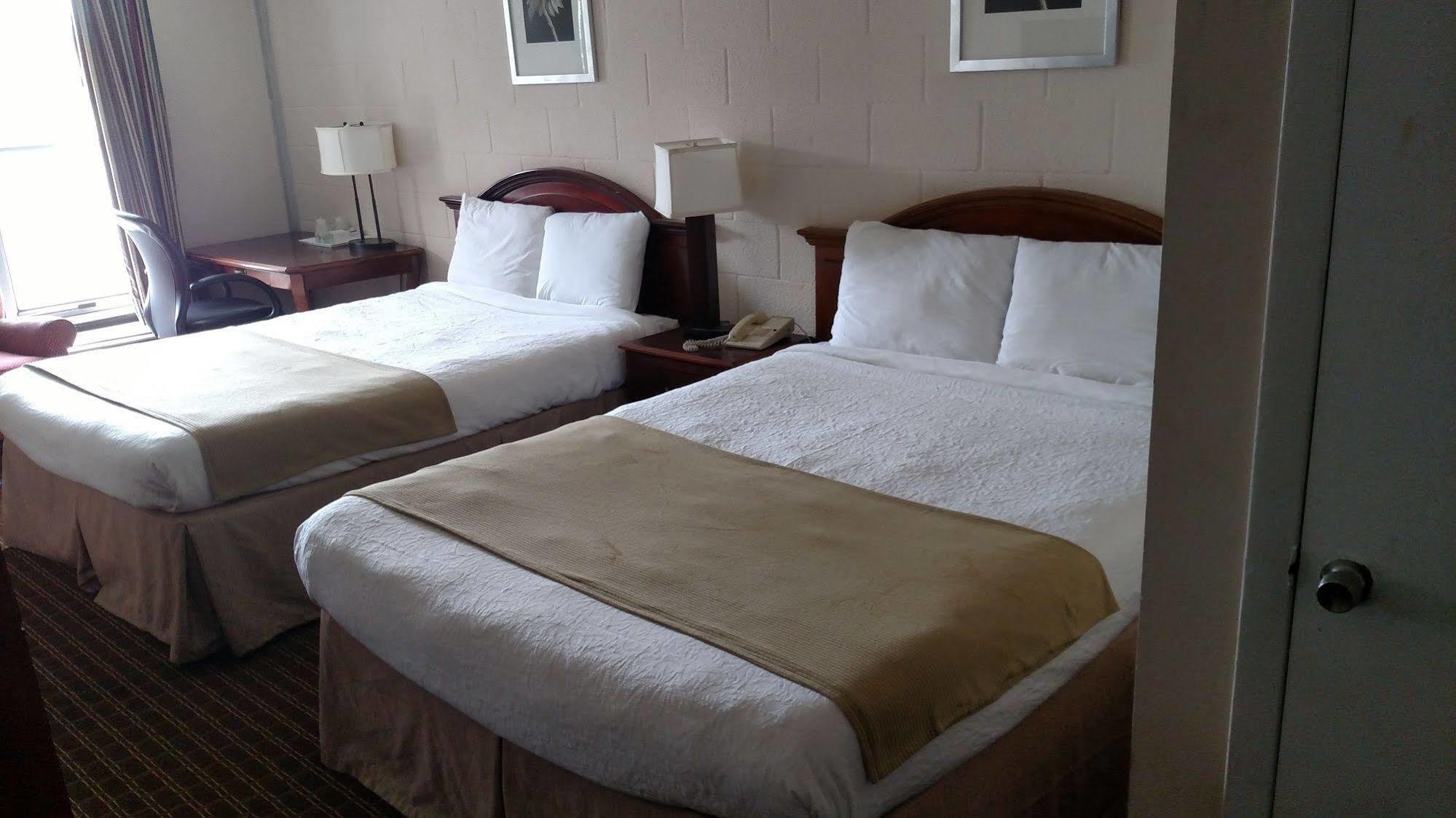Hope Inn Lenox Extérieur photo